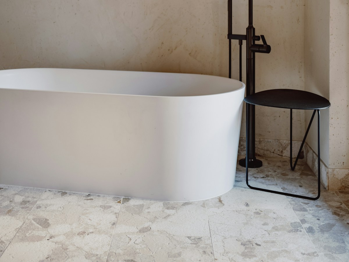 Bathroom with plaster walls and stone basin